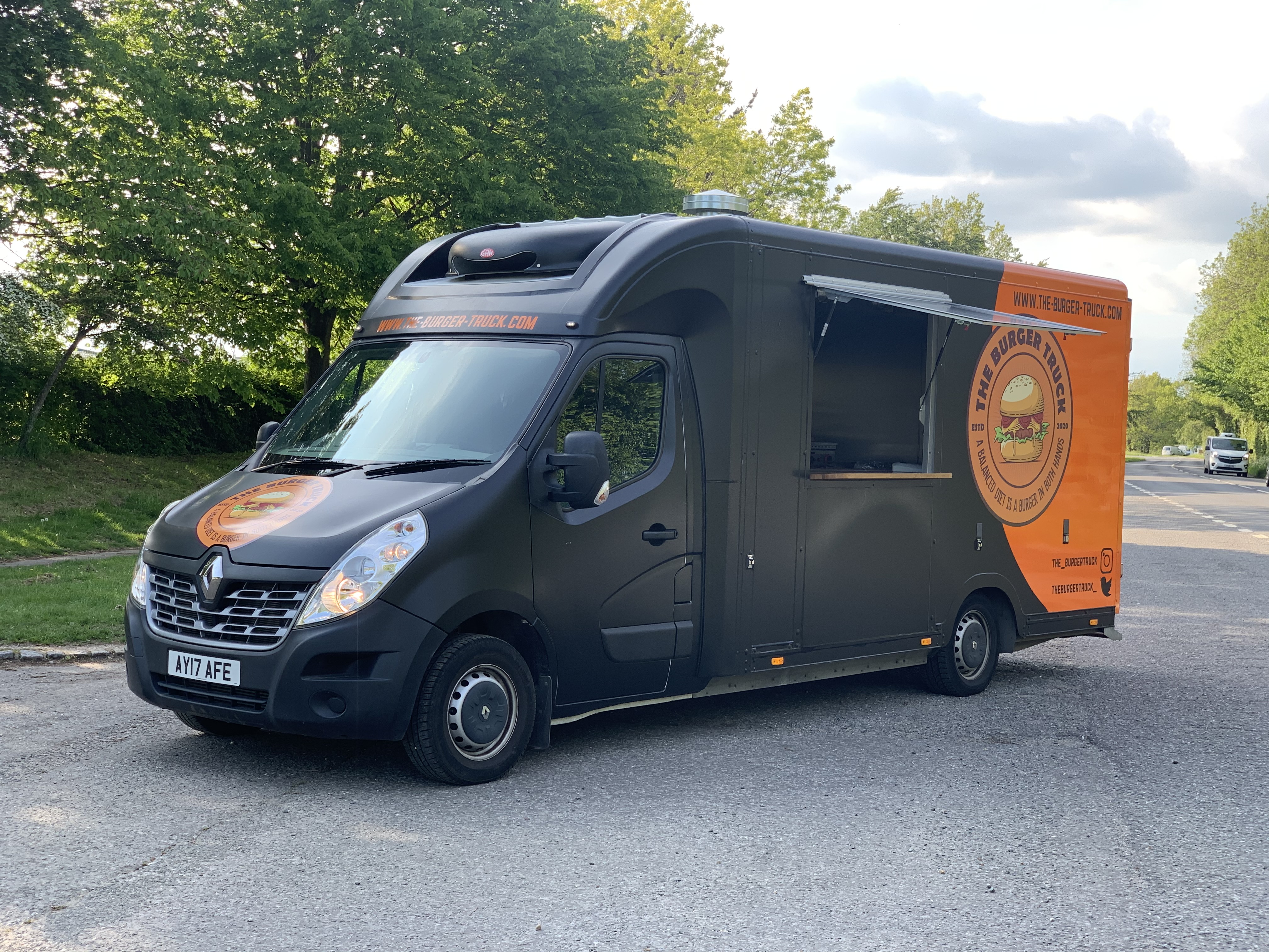 Dolphin Deli’s Burger Truck Brings Festive Cheer